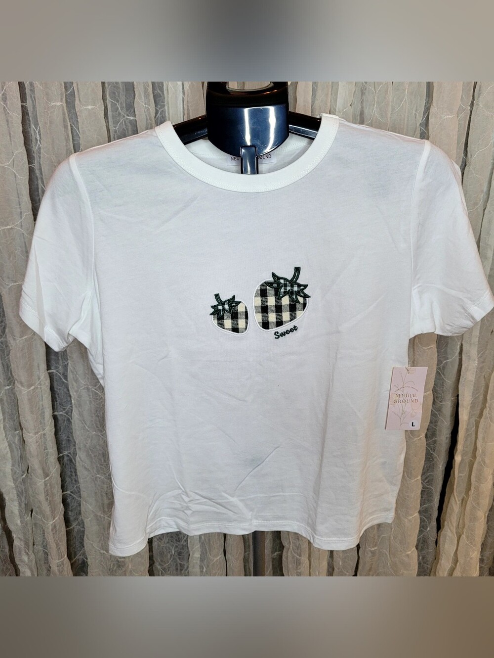 Neutral Ground White Gingham Strawberry 100% Cotton Graphic Short Sleeve Tee L